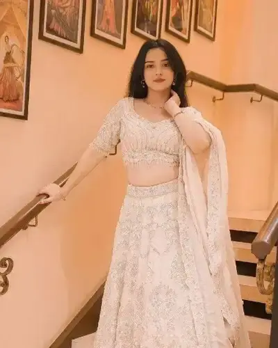 Escort Ambur
